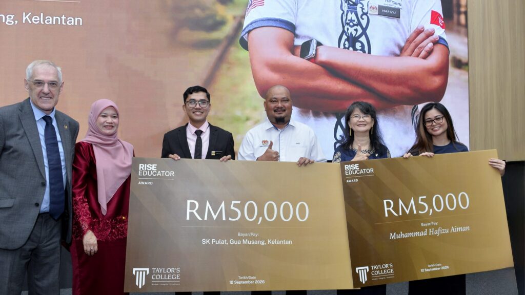 Cikgu Hafizu awarded RM50,000 for Championing Education Access